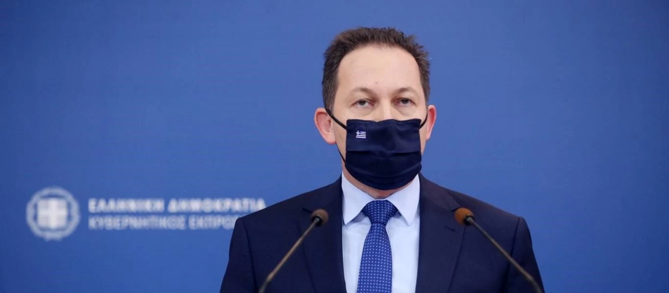 Live: Ενημέρωση των πολιτικών συντακτών από τον Στέλιο Πέτσα (βίντεο)
